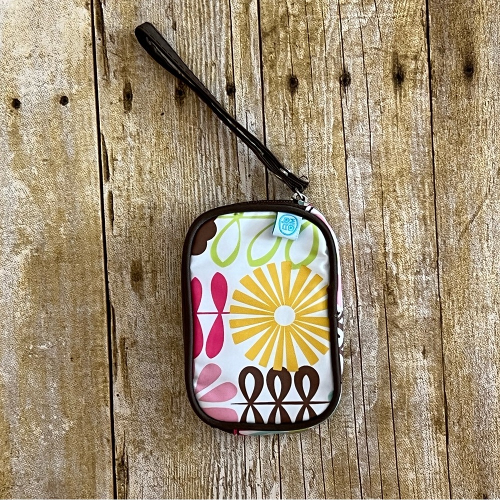 Room it up, colorful wristlet
